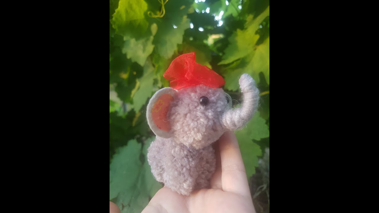 Игрушки из помпонов || Слоник из ниток