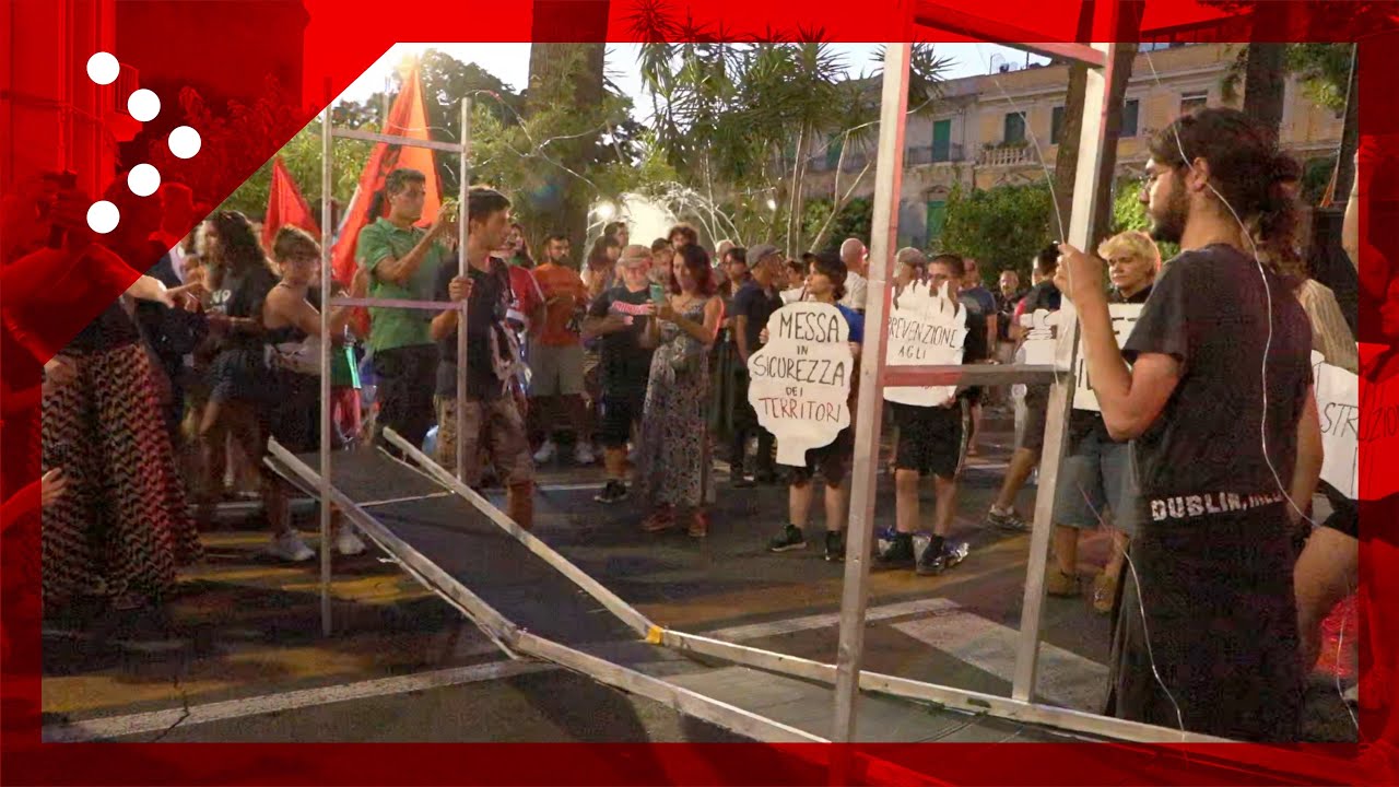 No Ponte, flash-mob durante il corteo a Messina