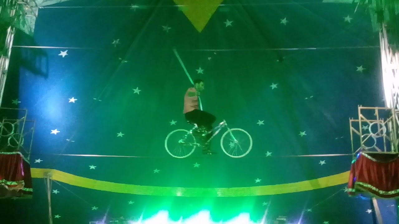 Equilibrista no Arame / CIRCO BALÃO MÁGICO, DOURADOS-MS