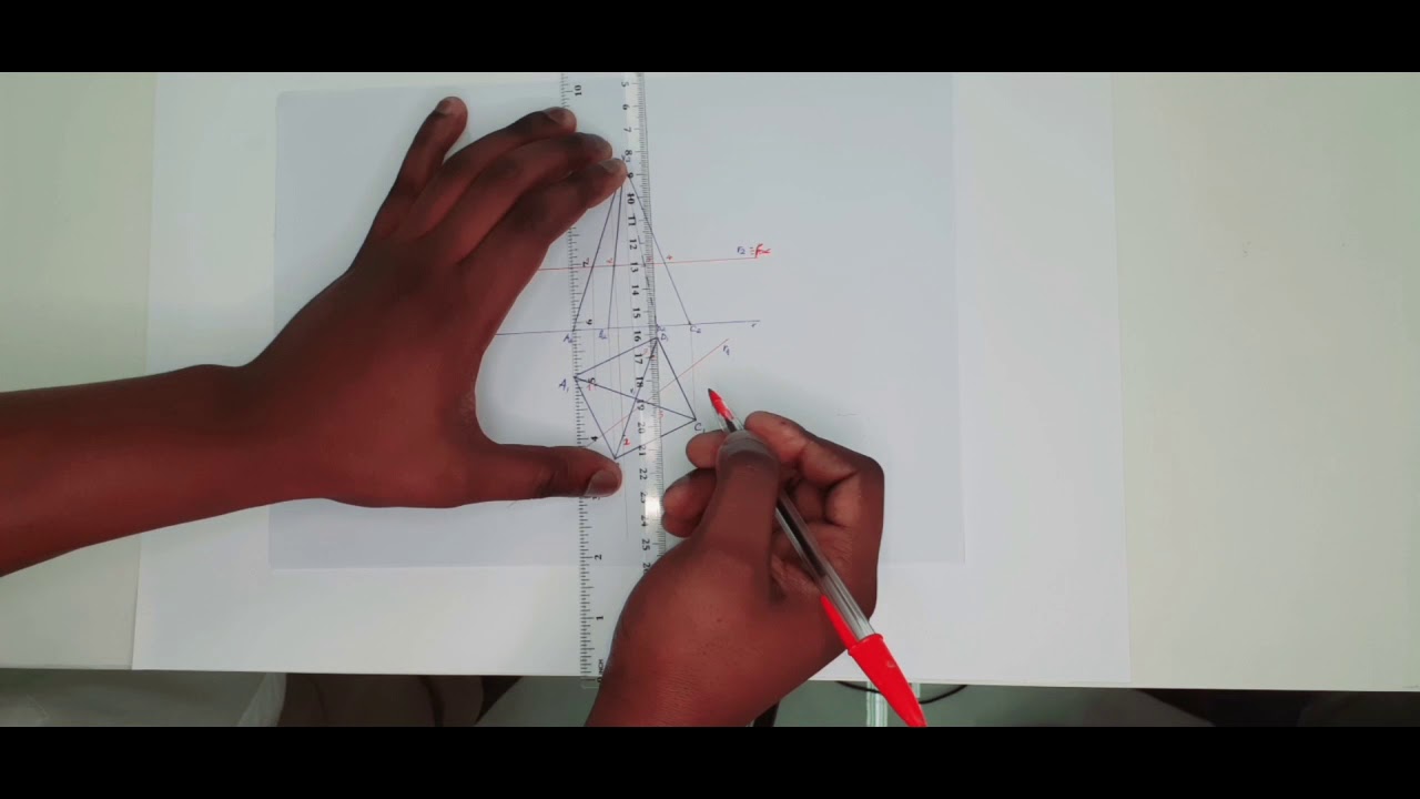 Aula de Desenho e Geometria Descritiva 12ª  Classe Intersecção de rectas com sólidos