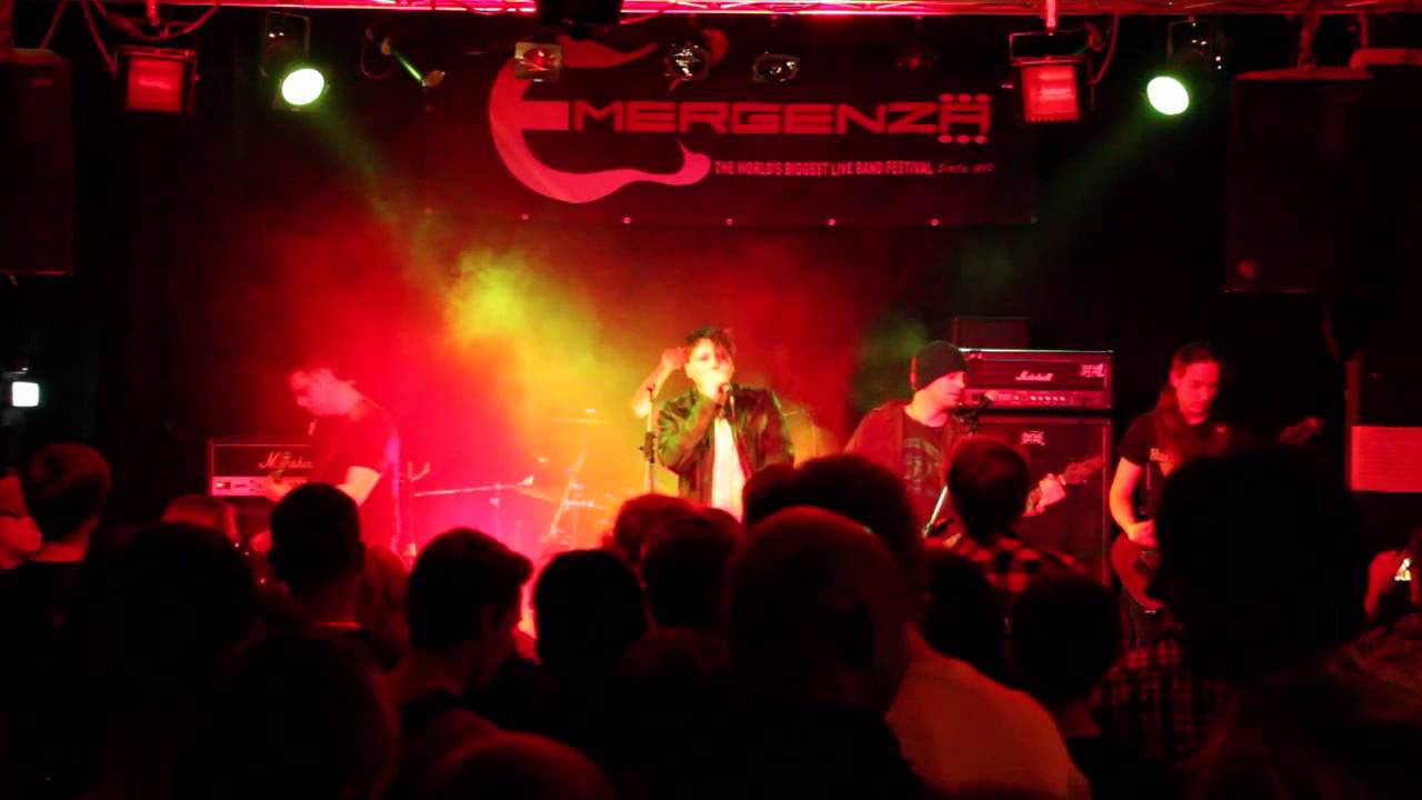 ...AUCH! - Riesenarsch (live)