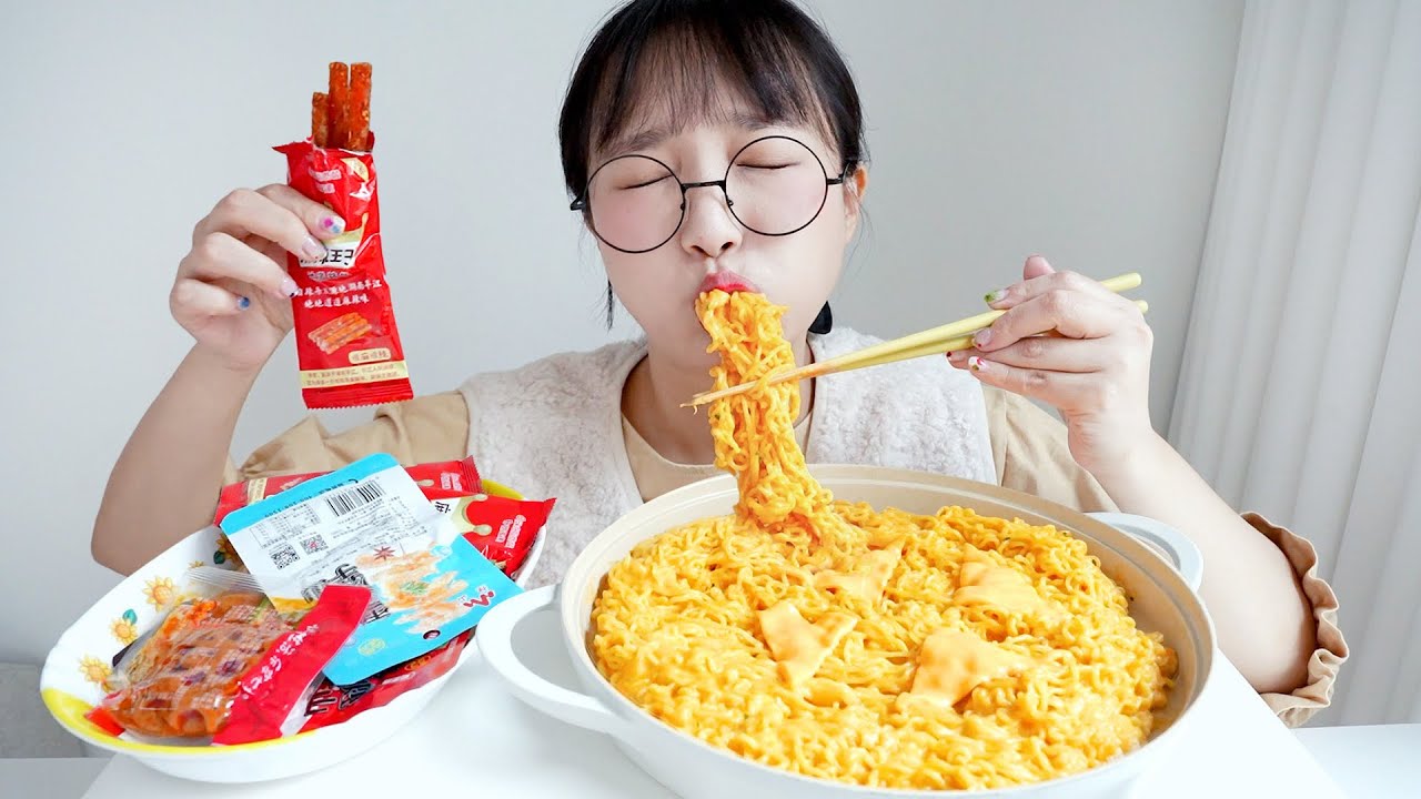 감기에 걸려서 치즈수혈🧀😷치즈추가한 치즈볶이 먹방(feat.설곤약,라티아오 등 중국간식❤️) REALSOUND MUKBANG | Cheesy noodles,mala snacks