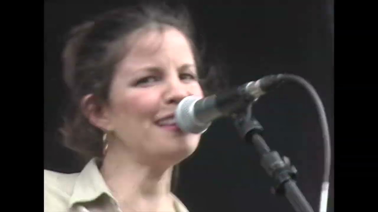 Hinds Live at TREEFORT MUSIC FEST 2025 (Shot on MiniDV Tape) | Shambling History