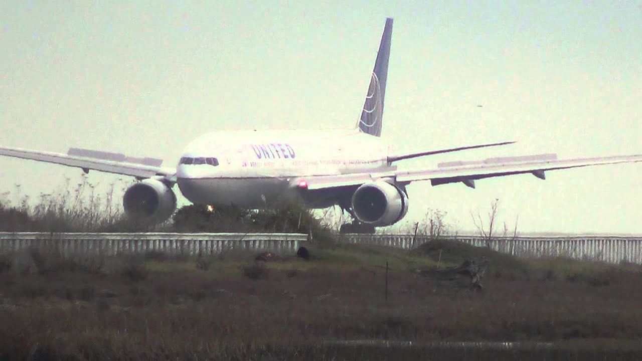 United Airlines 777-222 (ER) (N206UA) Landing at SFO {HD}