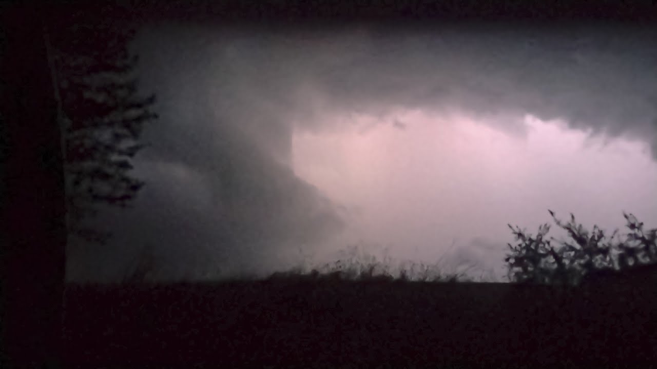 Un orage très électrique & pluvieux ! (Et des bases suspectes👀) ⛈️🌀⚡