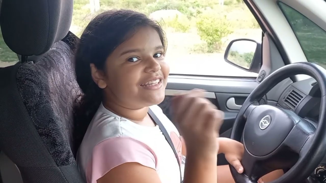 resolvi ensinar minha filha a dirigir 🚗