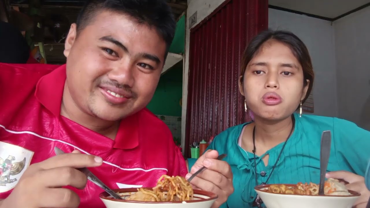 Makan Bakso Mas Min With Istri Tercintahhhh 