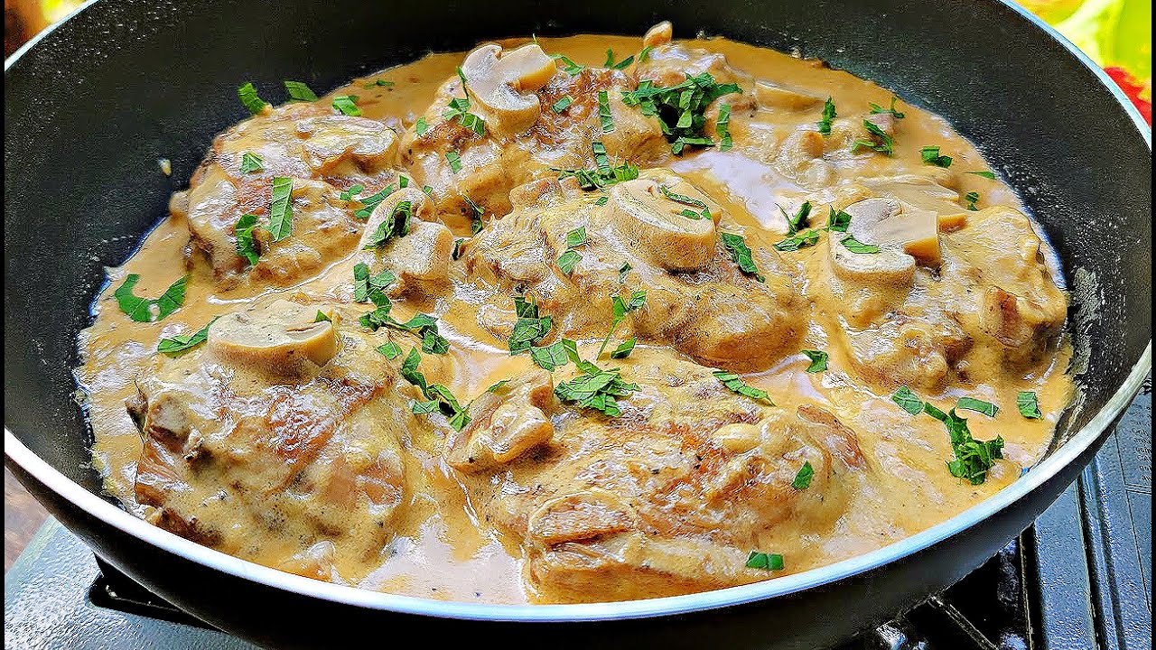 Creamy Chicken Mushroom: A Quick and Delicious Dinner Idea |