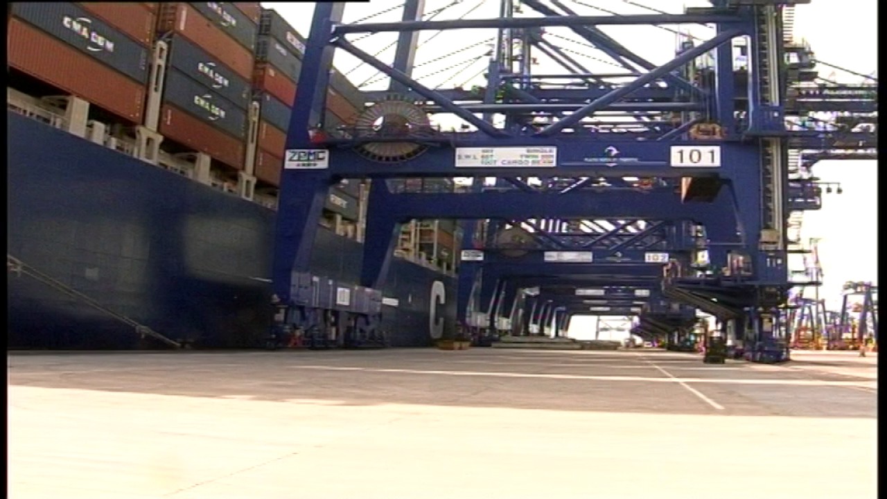 Las terminales de contenedores del Puerto de Algeciras operaron 128 megaships en 2016, un 29% más