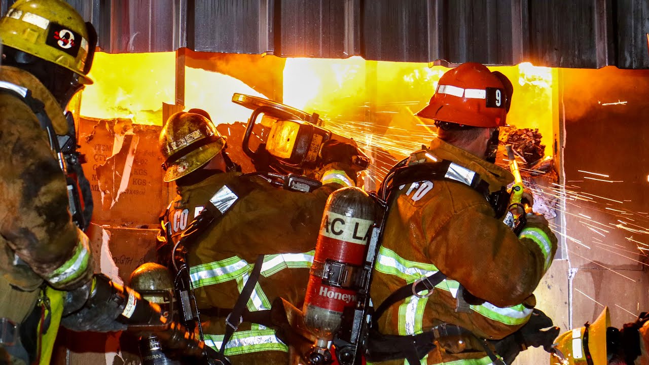 LACo.FD Second Alarm Commercial Fire: Metal Tilt-Up (Vernon)