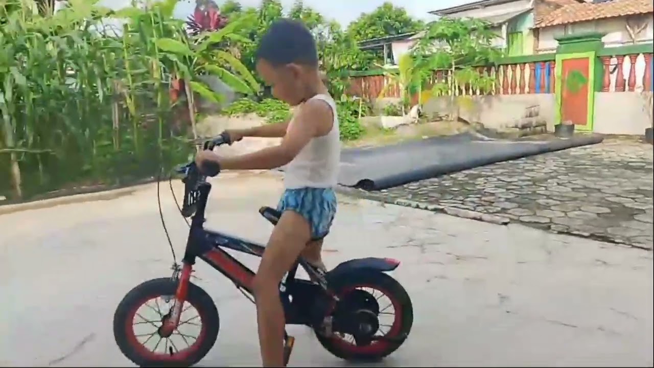 BELAJAR SEPEDA KECIL