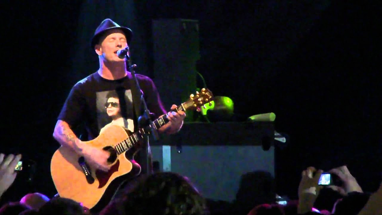 Corey Taylor singing 