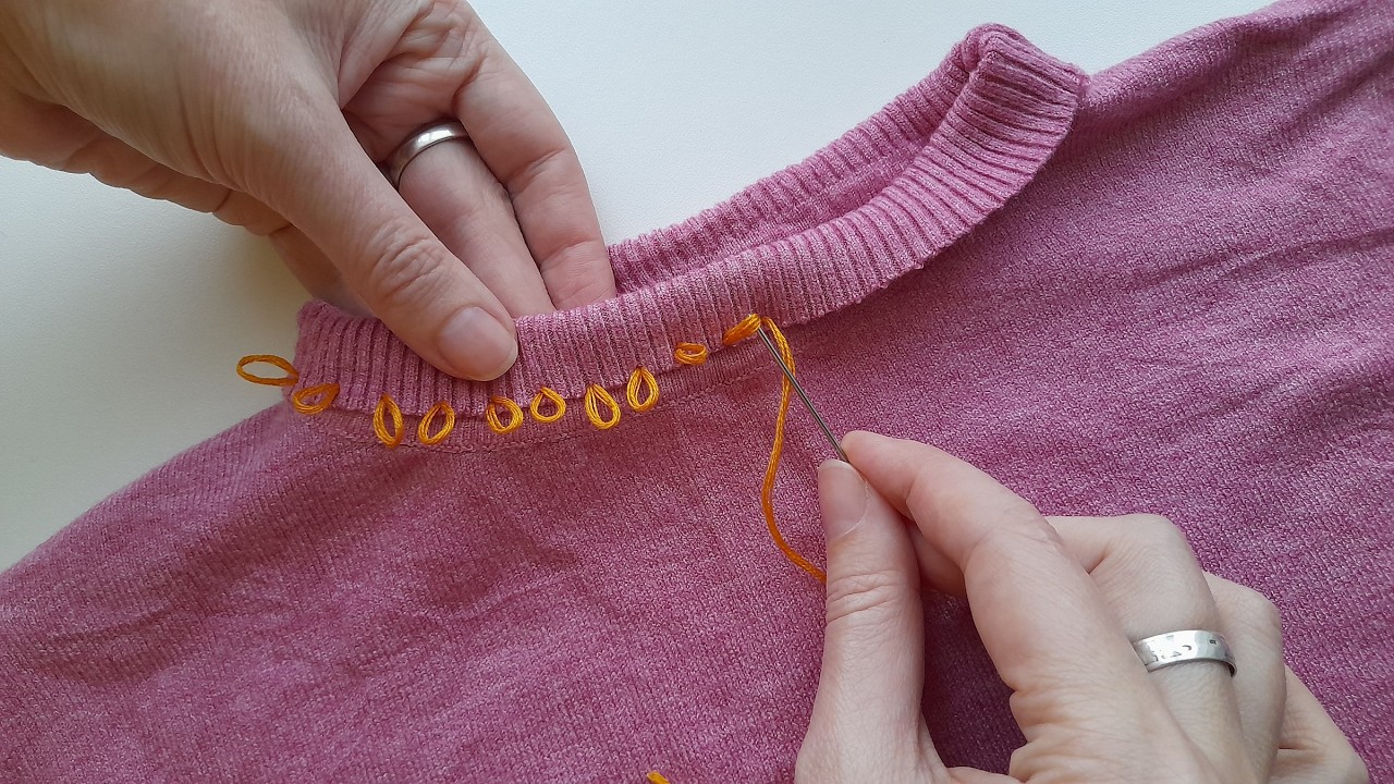 ✂️ How to Shorten an Annoying Turtleneck Without Cutting – Easy DIY Hack!