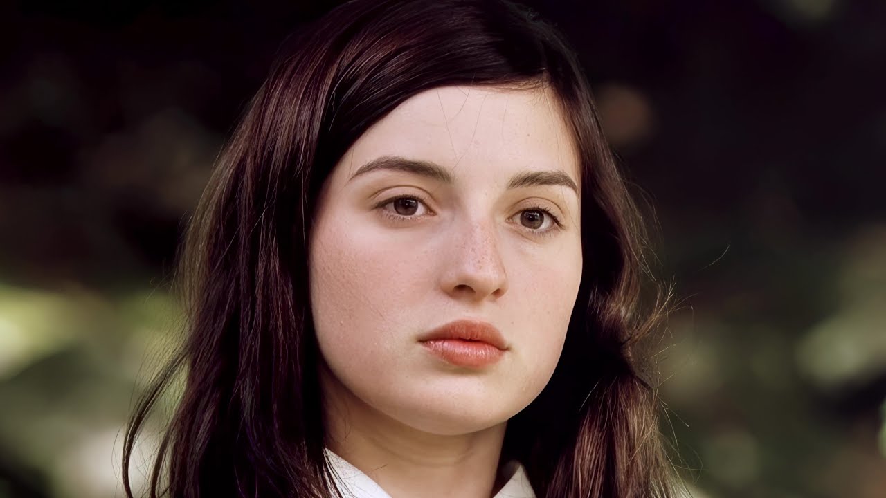 María Valverde - 🎥Cracks (2009)