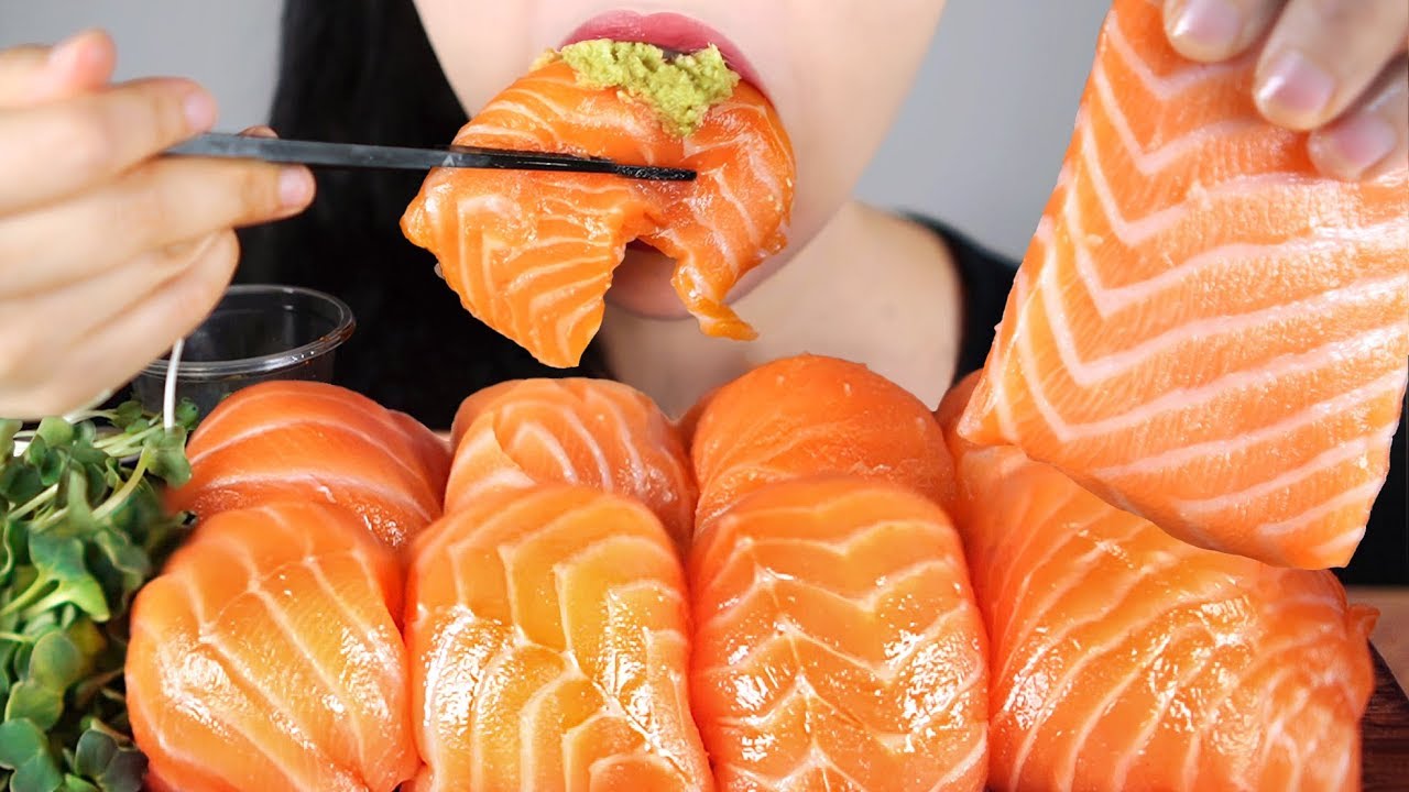 GIANT SALMON SUSHI ASMR NO TALKING EATING SOUNDS MUKBANG 대왕연어초밥 먹방 노토킹 이팅사운드