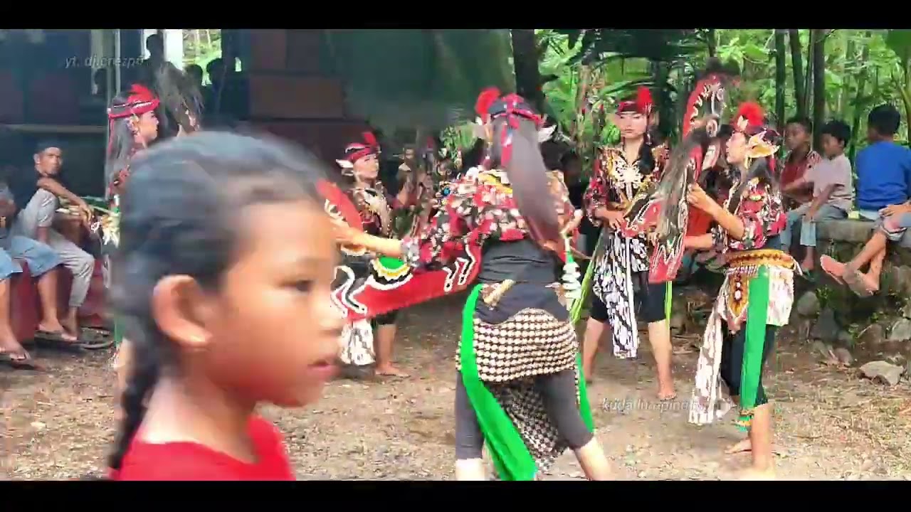 Tarian Kuda Kepang Putri Bangkit Budaya Geong