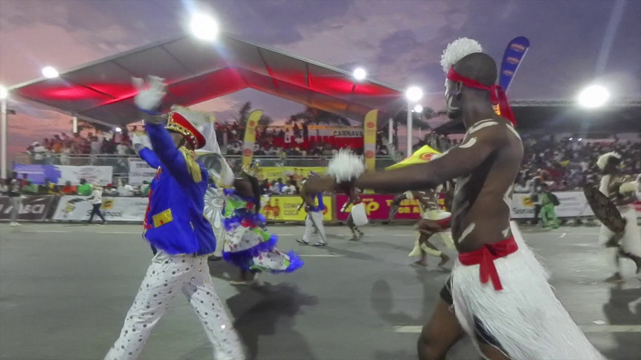Entrada do URK na Nova Marginal de Luanda no Carnaval de 2020