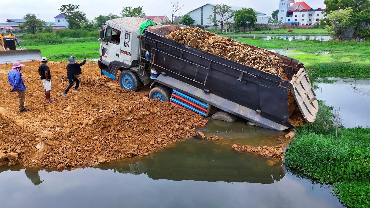 O.M.G!! BE CAREFUL Incredible Landfill Task! Use Dozer Push Stone & Dump Truck 25Ton Unload, Mix VDO