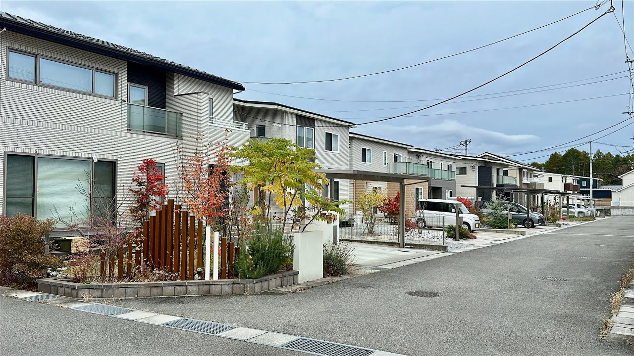 4K Japan Walk - walk in beautiful modern houses area Yamanashi mountain side 