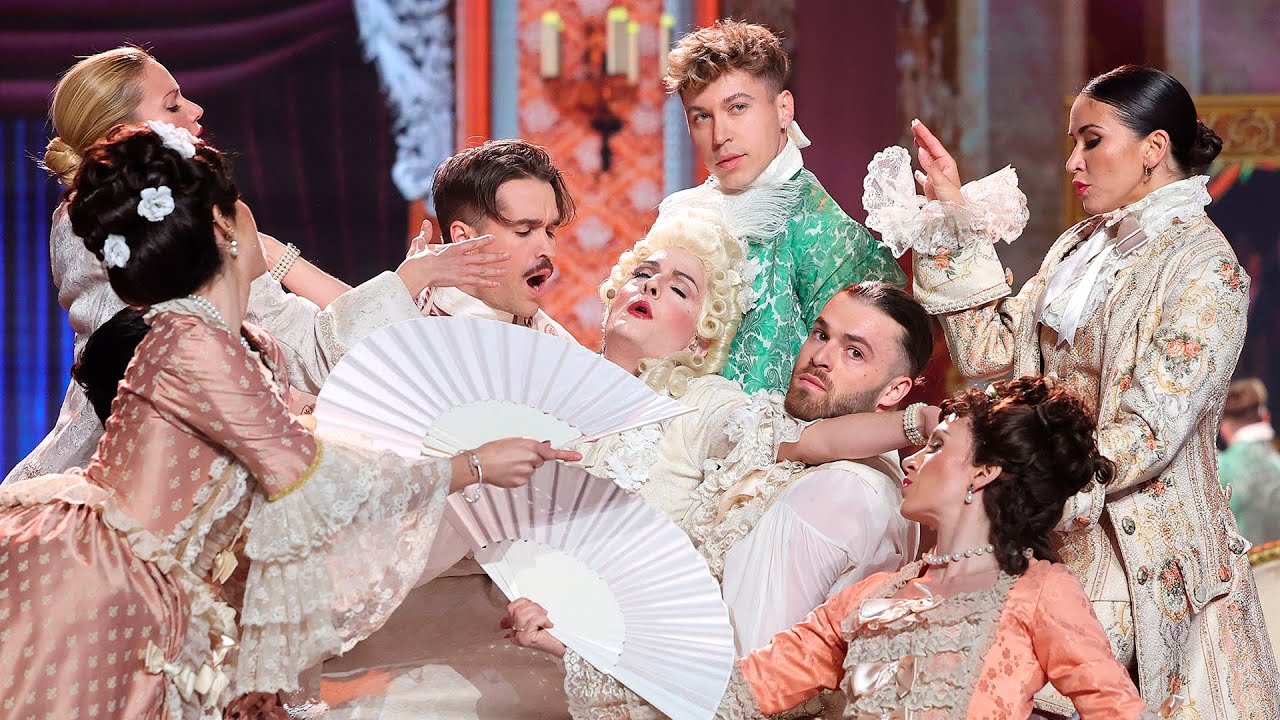 Josie imita a Madonna en 