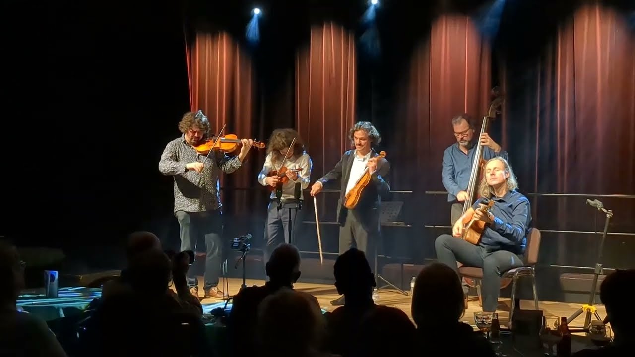 The Gypsy [1945, Billy Reid] - Tcha Limberger et Les Violons de Bruxelles.