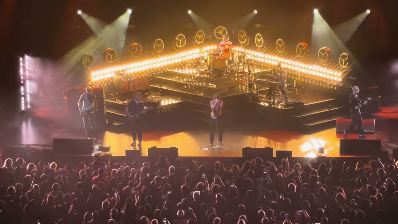 Cage the Elephant - Come a Little Closer 