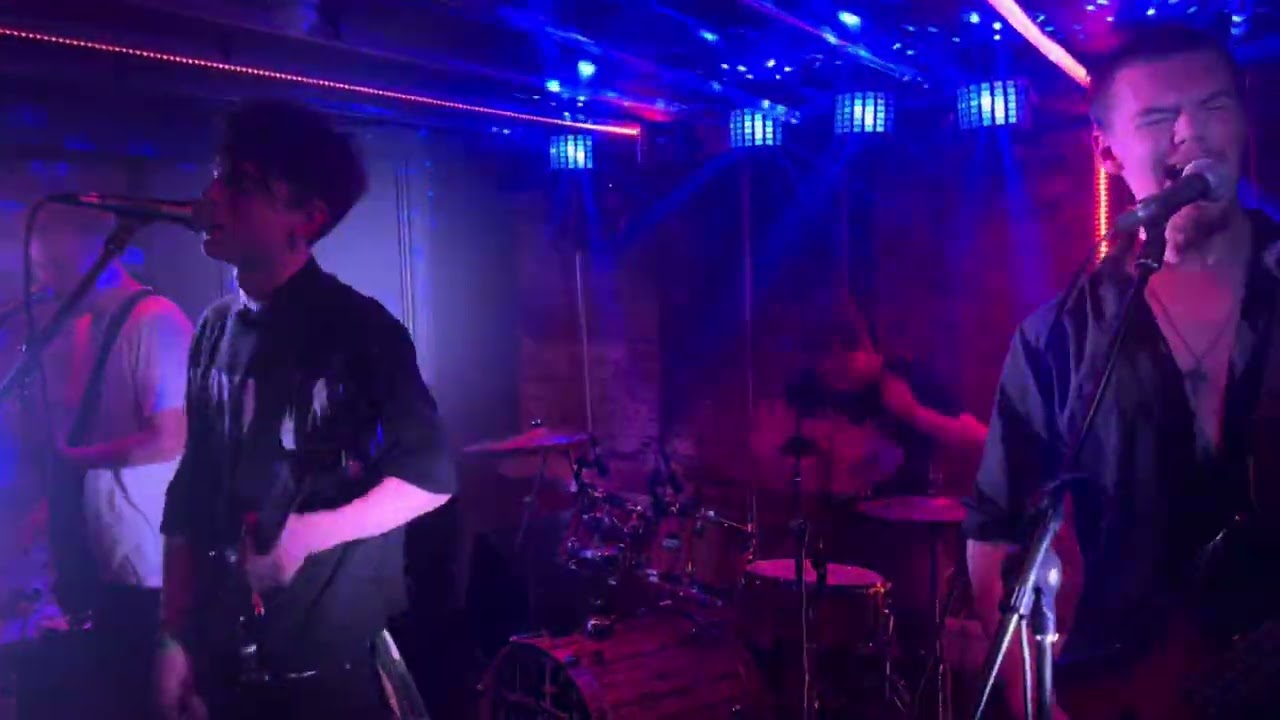 Ł&Euml;X - CROWDSURF (Live from The Rainbow)
