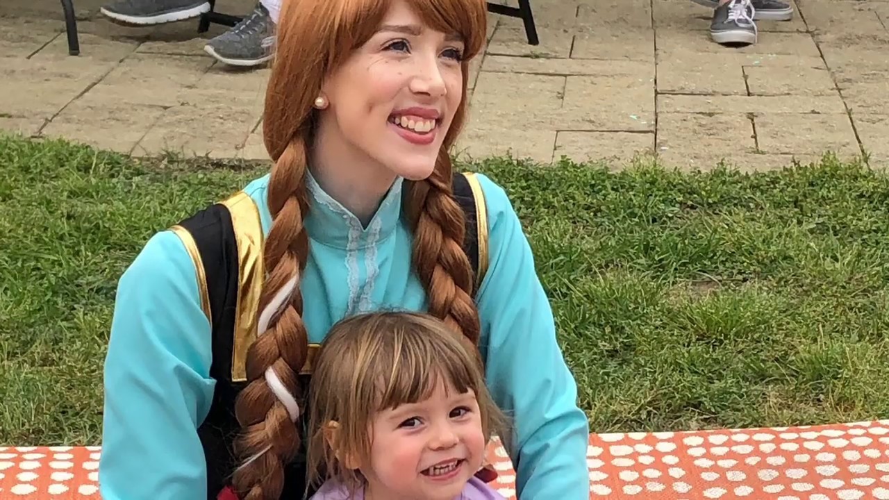 Princess Anna visits Sophie for her 3rd Birthday