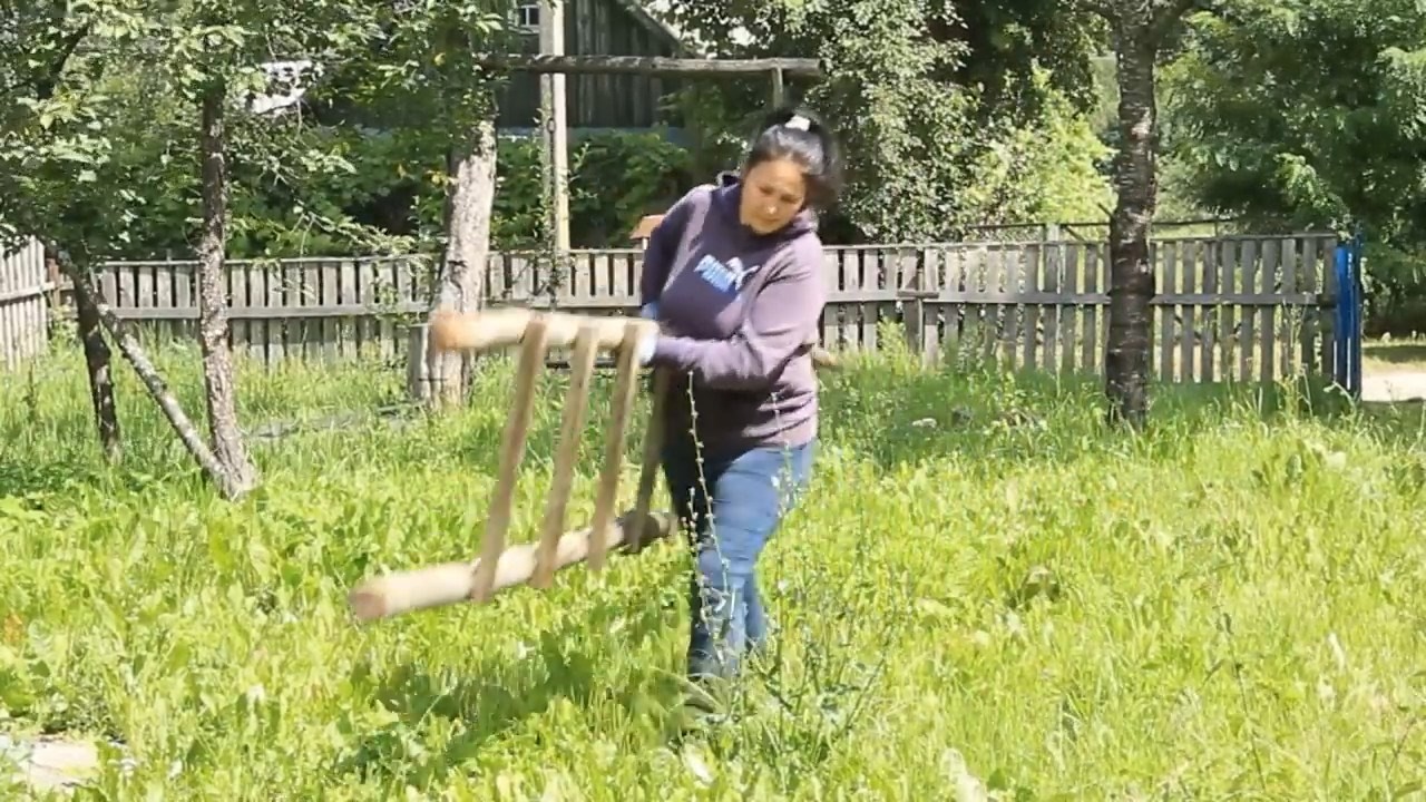 Rodzina kupiła opuszczony wiejski dom w lesie. Życie z dala od cywilizacji