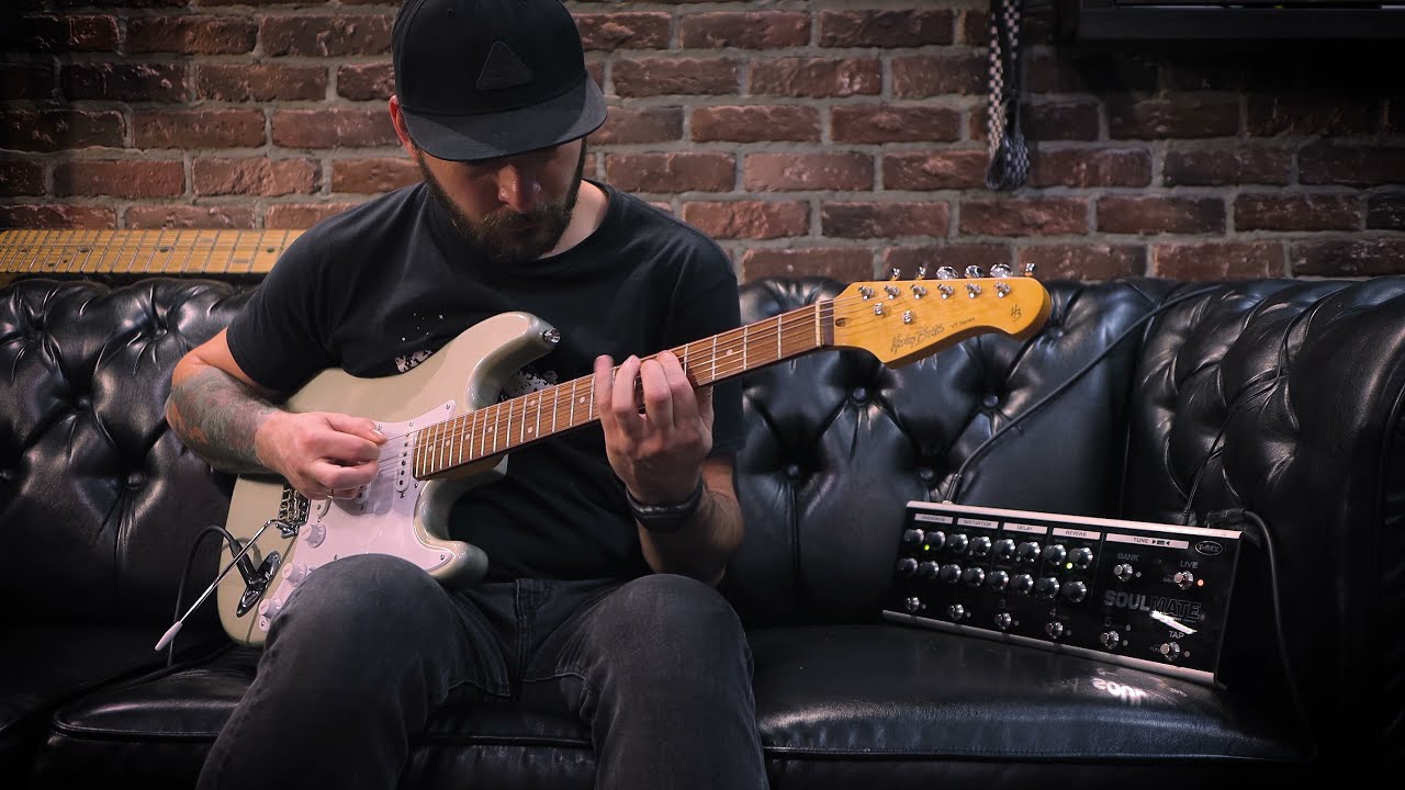 Harley Benton ST-62 Vintage Series Inca Silver Guitar Demo