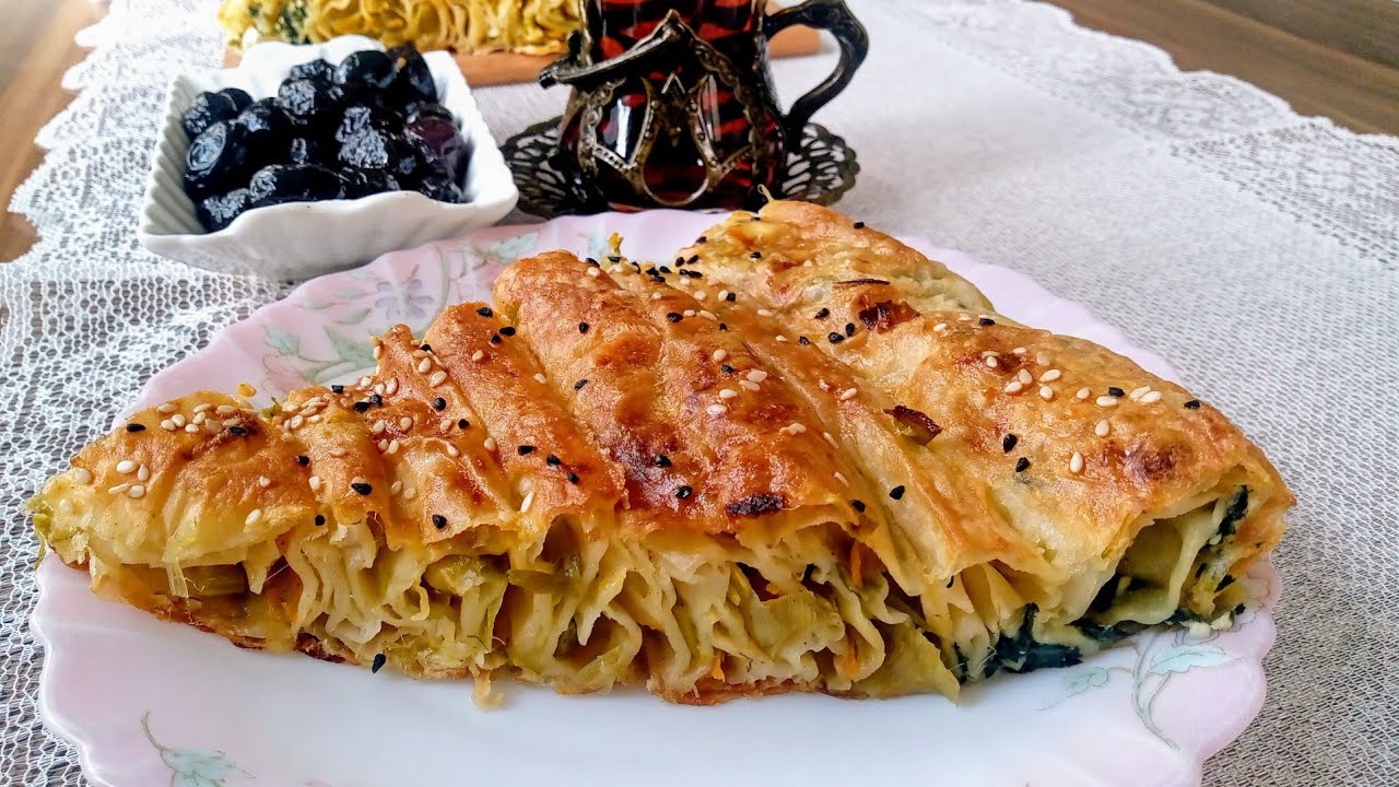 Баница с праз лук (и по стечение на обстоятелствата, и със спанак 😊)