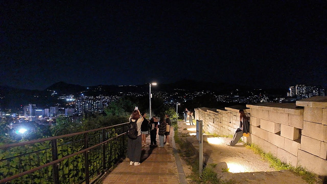 케이팝 데몬 헌터스 명소 서울 낙산공원 야간산책 | K-Pop Demon Hunters Spot: A Nighttime Stroll at Naksan Park in Seoul