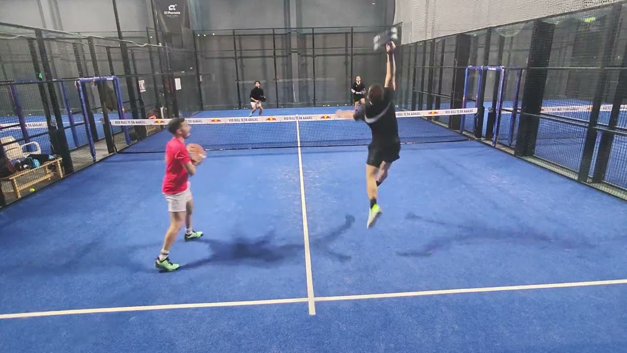 Partido de pádel: 6-3/6-4