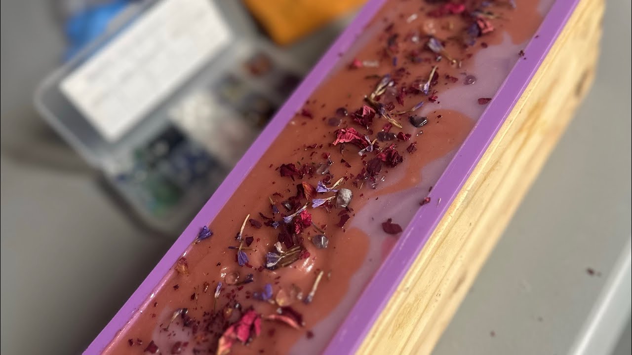 Realizando el jabón de “San Valentín”