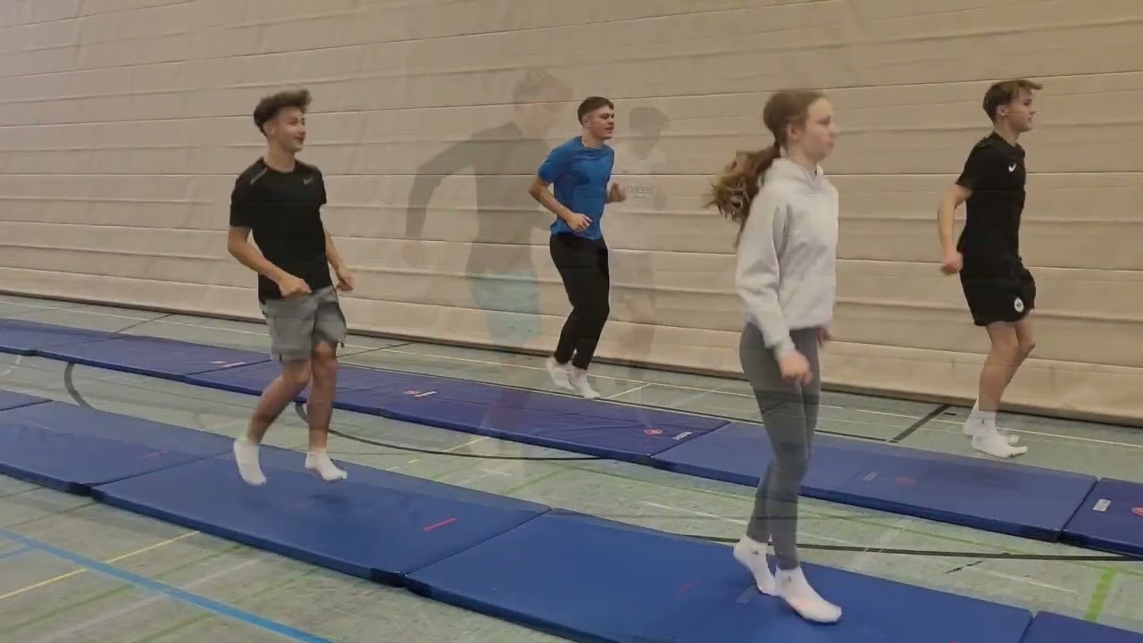 Sprung-ABC synchron mit Partner und Mattenbahn
