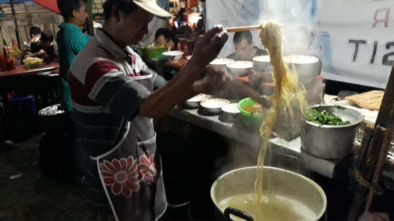GOKIL ABIS!!! MIE AYAM SIRKUS DILEMPAR LEMPAR!!! Mie Ayam Terbang Lempar Cak Uji Jogja