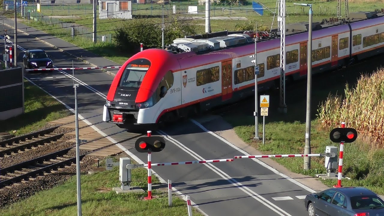 Przejazd kolejowy Września ul. Powidzka | Railroad Crossing in Poland