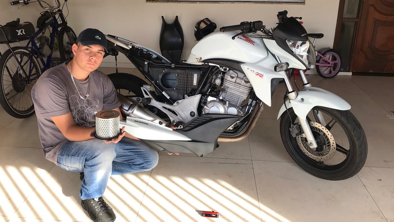 TIREI O FILTRO DE AR DA CB300 E OLHA COMO FICOU (ficou chave??)