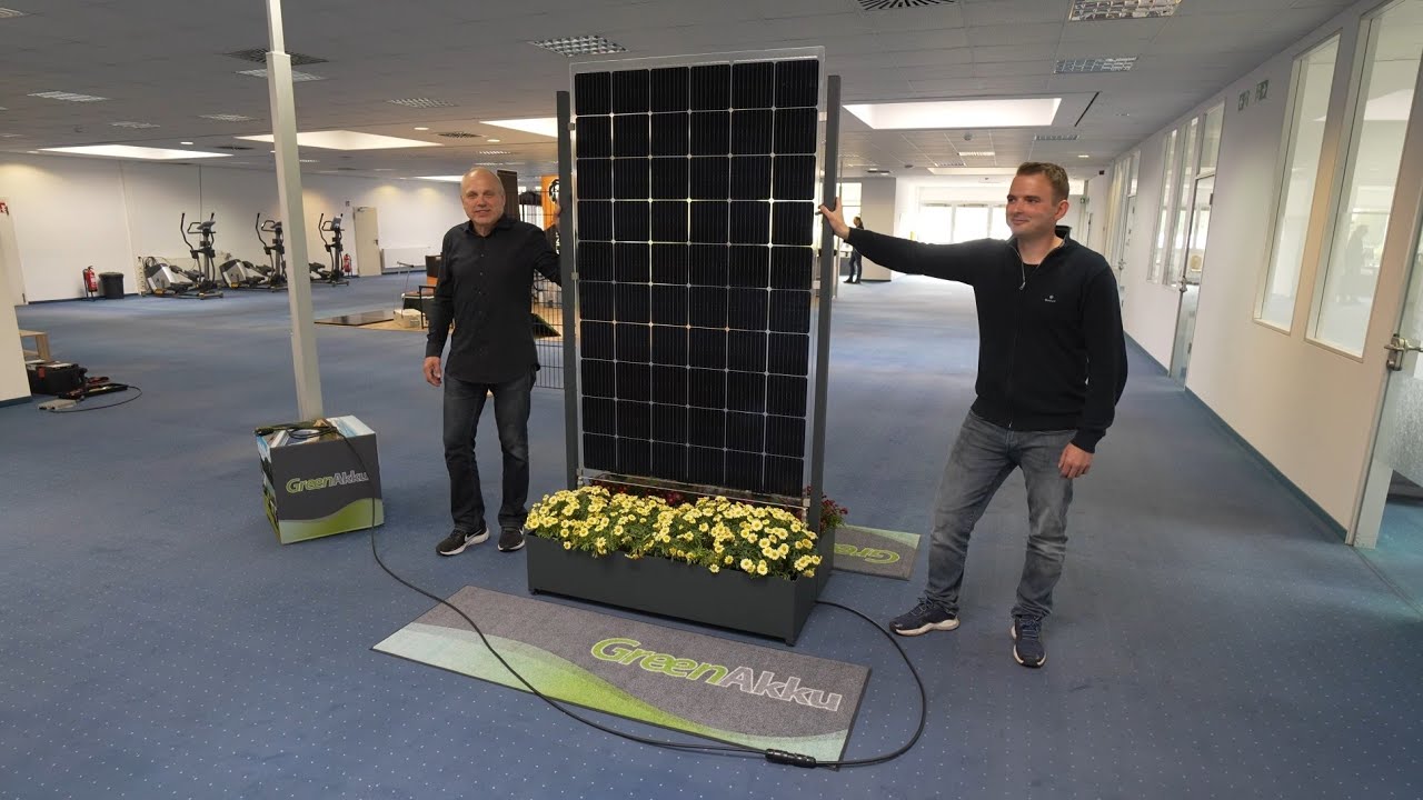 Balkonkraftwerk: Solar Blumenkübel Matilda erobert Straße und Vorgärten. Strom sparen greenakku.de