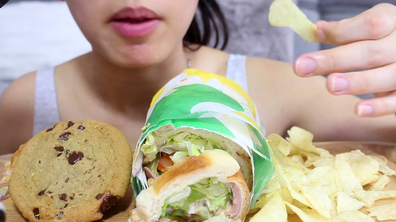 ASMR SUBWAY MUKBANG EATING SOUNDS 먹는 먹방 TWILIGHT