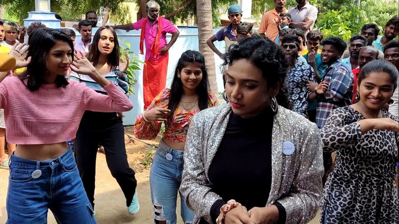 Ayali heroine Abi and Actress Priya group Dance In Kulasai Dasara 2023