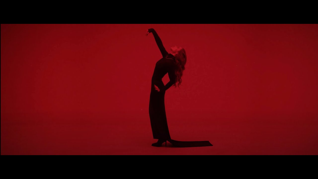 Maja Keuc - Rdeče