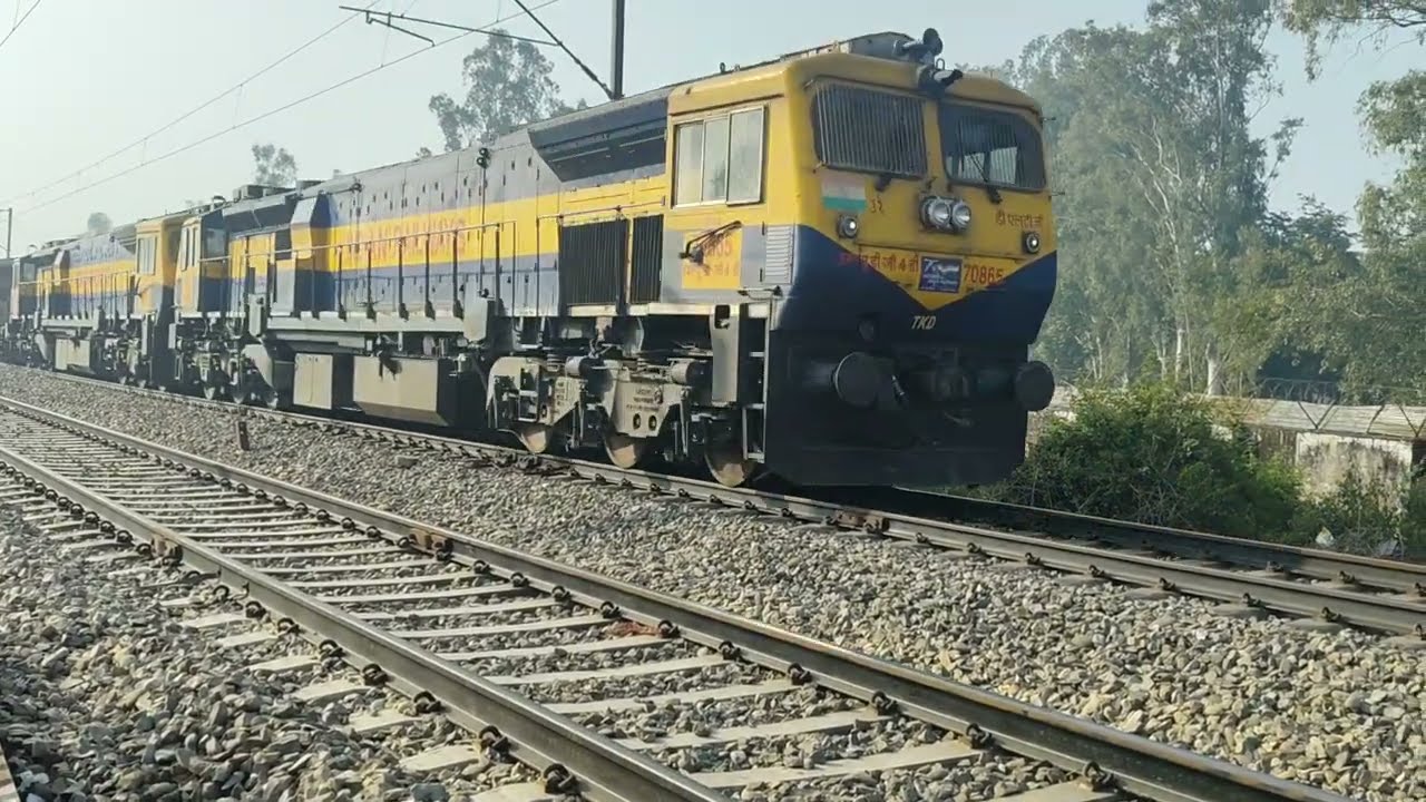 TUGHLAKABAD'S MUED EMD TWINS! TKDD WDG4D Twins Crawls Near Sujanpur With A Loaded Freight!