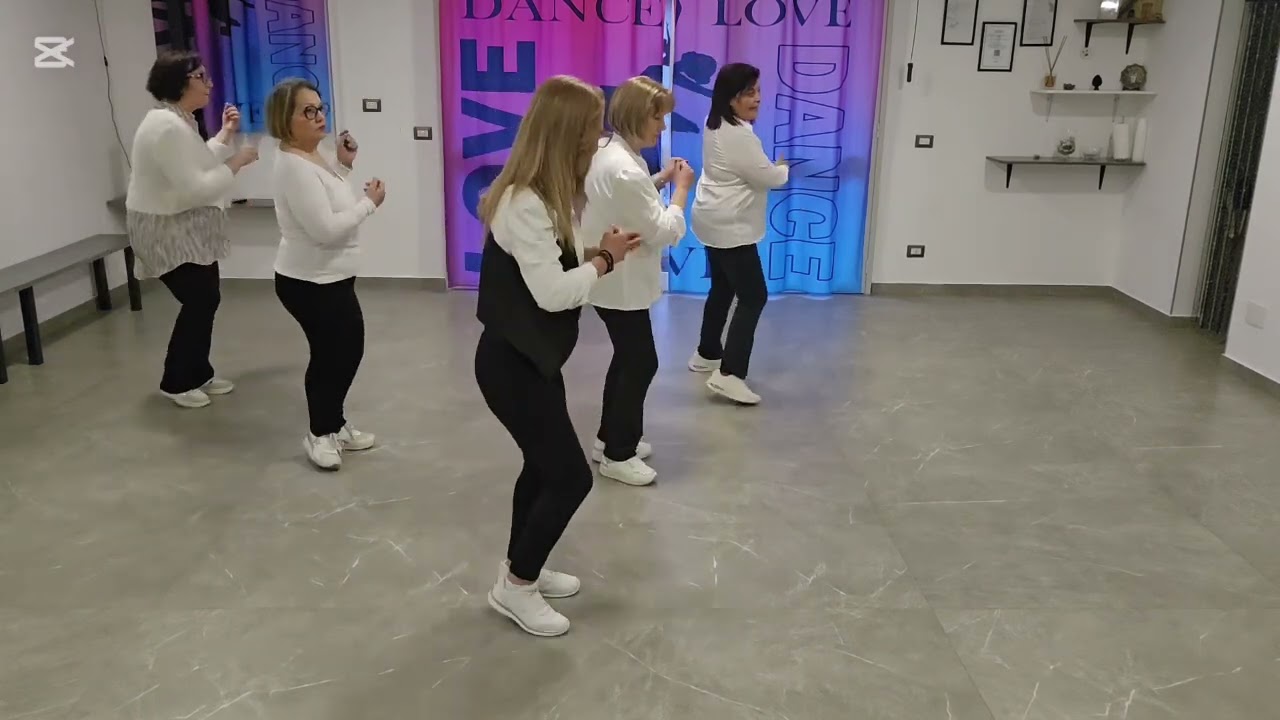 Mix Beddra Figliola e Cioparella Cecè Berretta/Coreo Enzo Bisbal/eseguita dal gruppo BAILA CON INES 