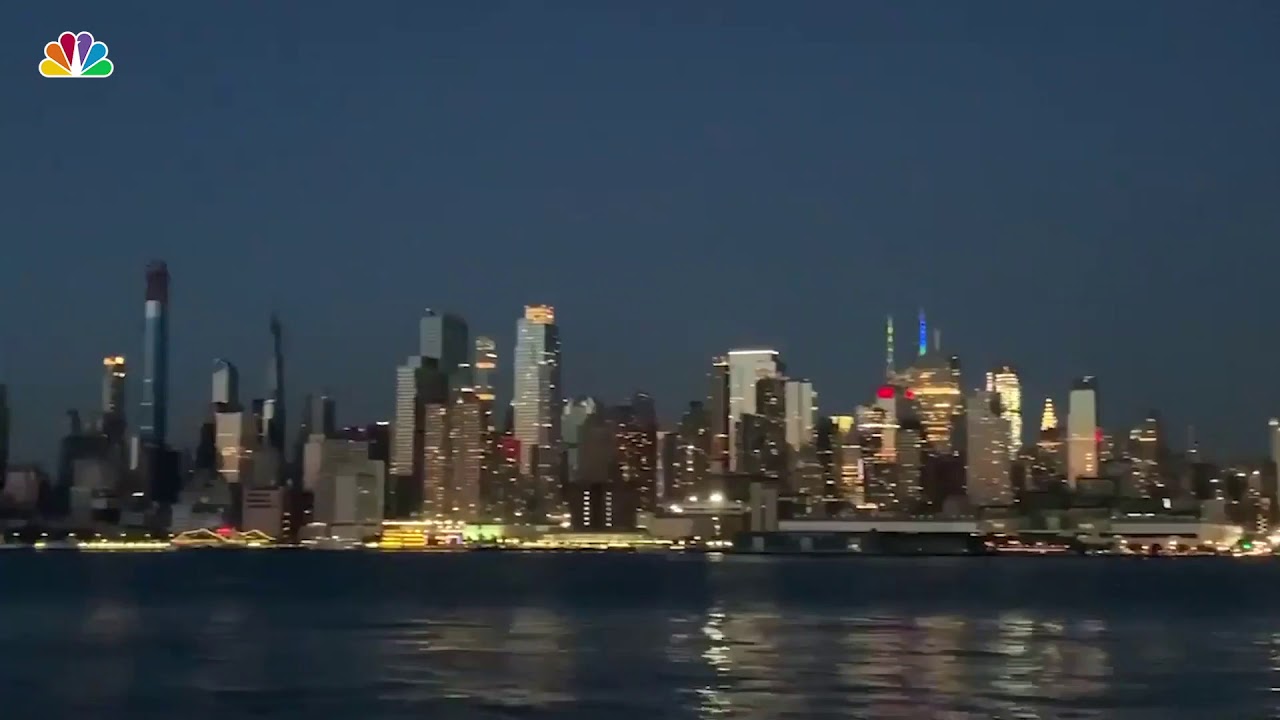 NYC Blackout: See the Manhattan Skyline During Power Outage | NBC New York