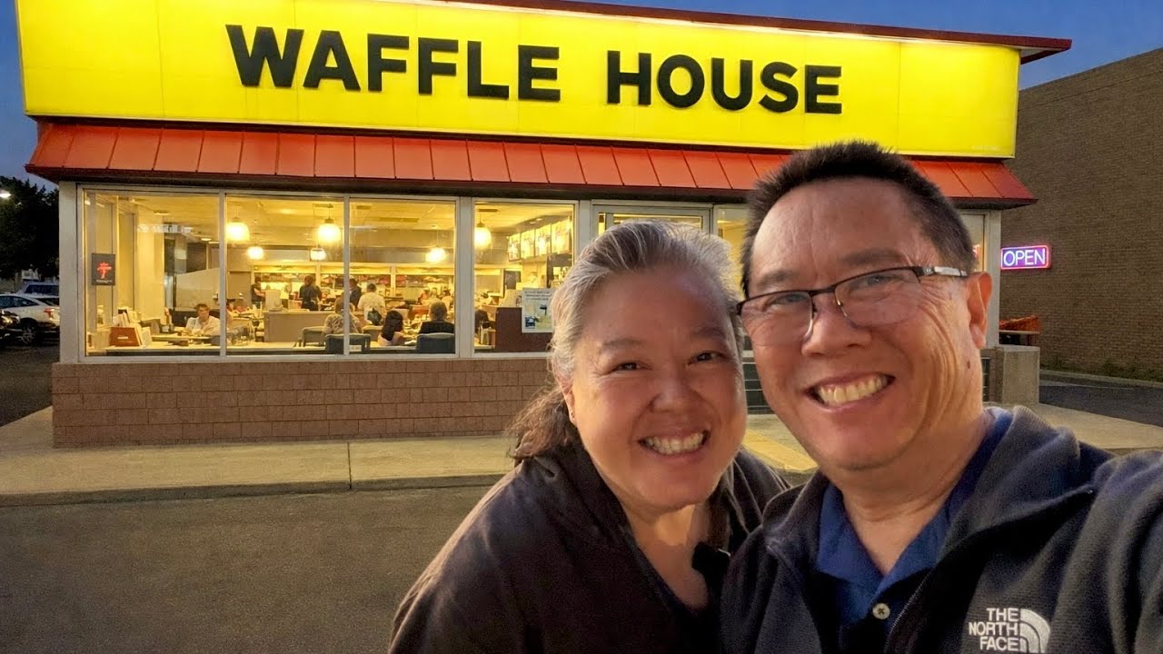 WAFFLE HOUSE: Где завтрак никогда не спит