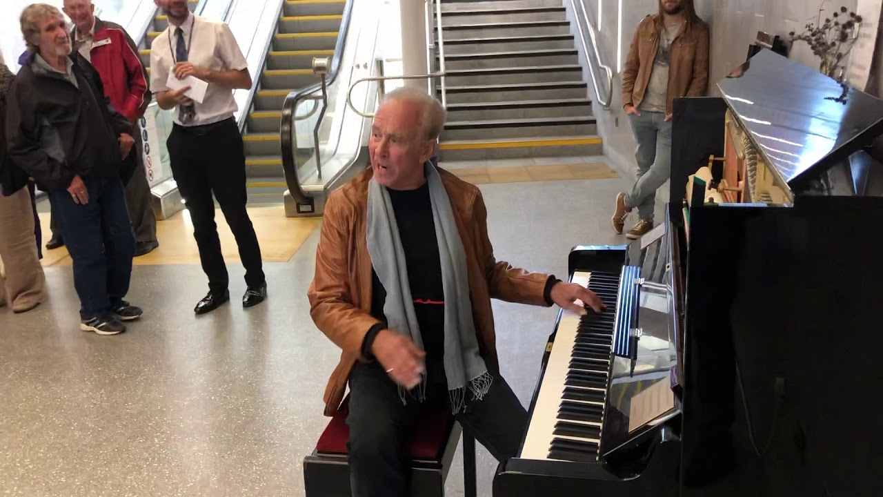 Stan Urban Live at Dundee rail station