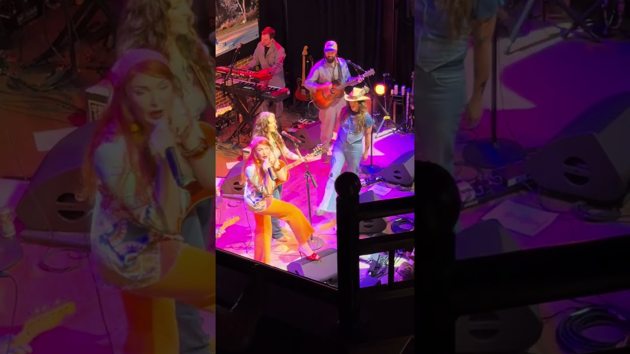 Shelly Fairchild, Ashley McBryde & Caylee Hammack - Goodbye Early live at Chief's on Broadway