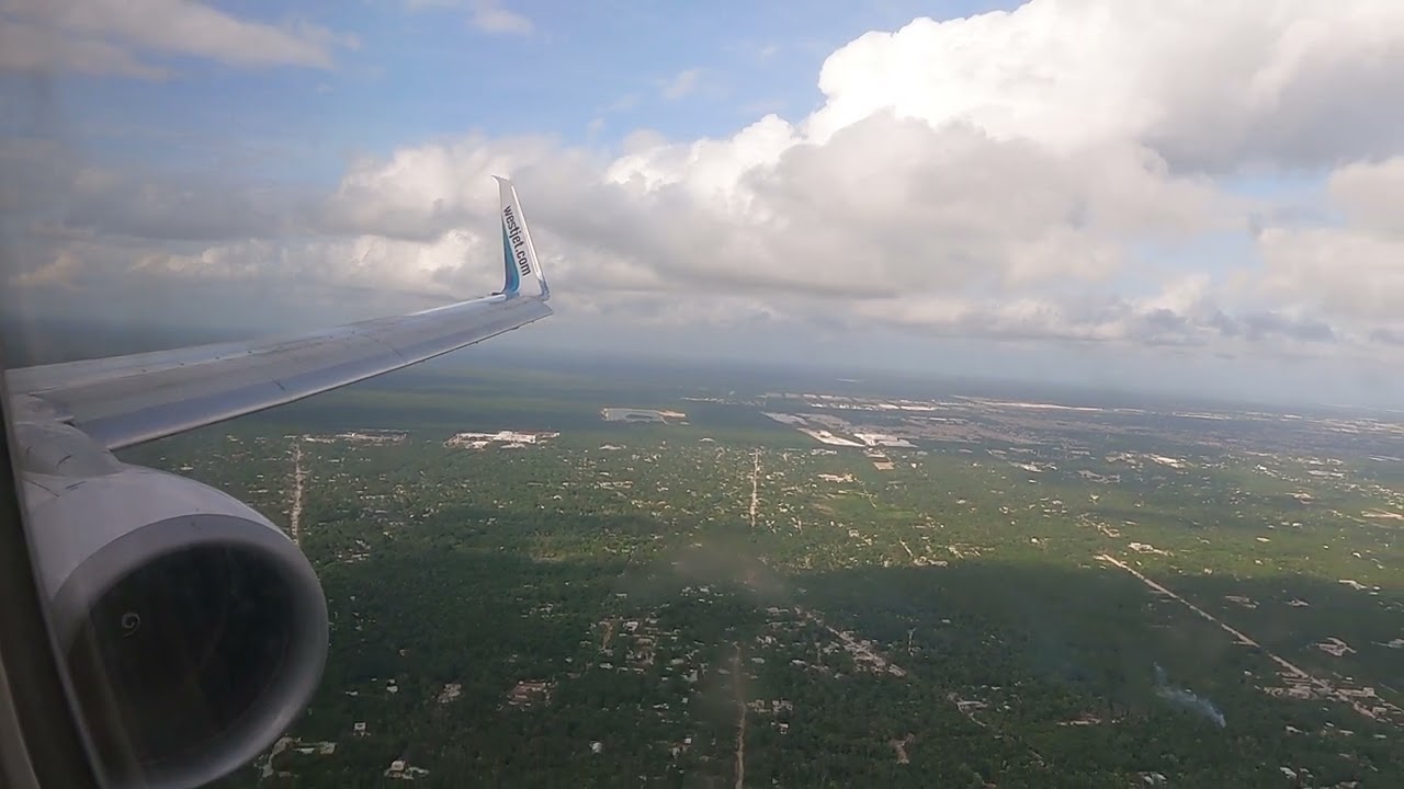 Westjet 737-800 landing at Aeropuerto Internacional de Cancún(CUN)