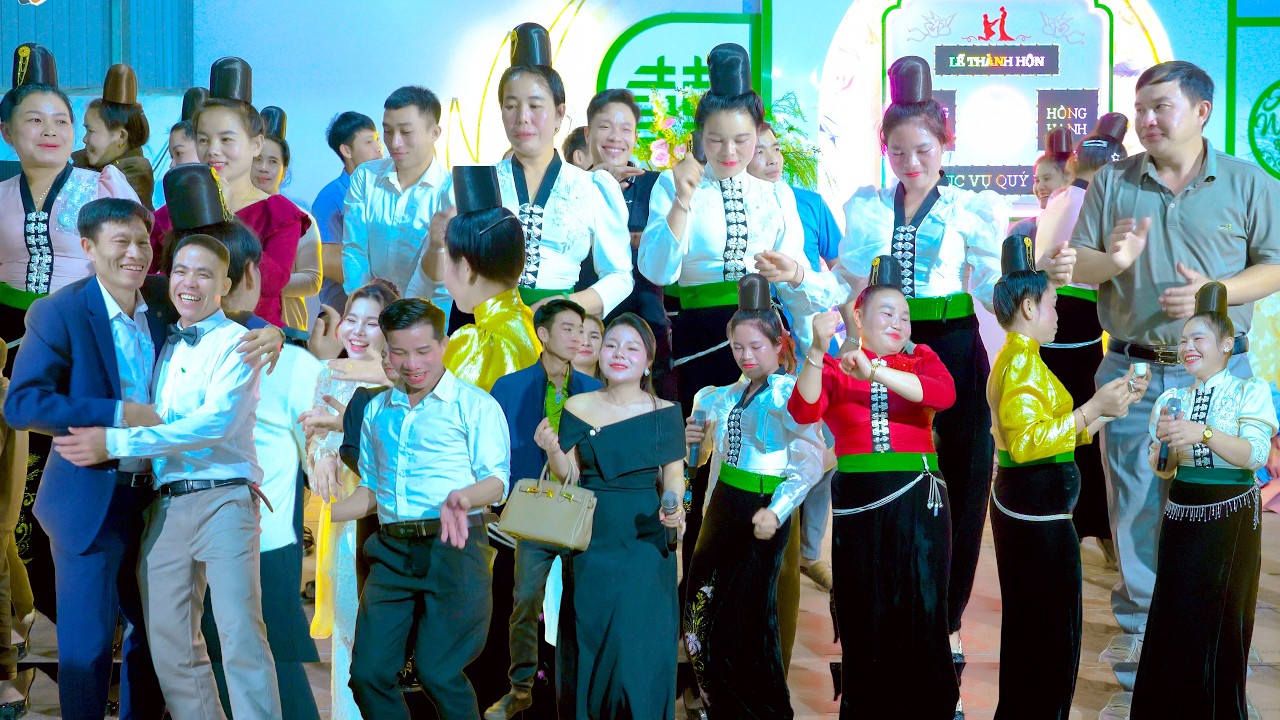 NHẠC SÀN TÂY BẮC | CHỊ EM NHẢY CỰC BỐC TRONG LỄ THÀNH HÔN QUÀNG THỎA VÀ HỒNG HẠNH TẠI BẢN PÚ TC